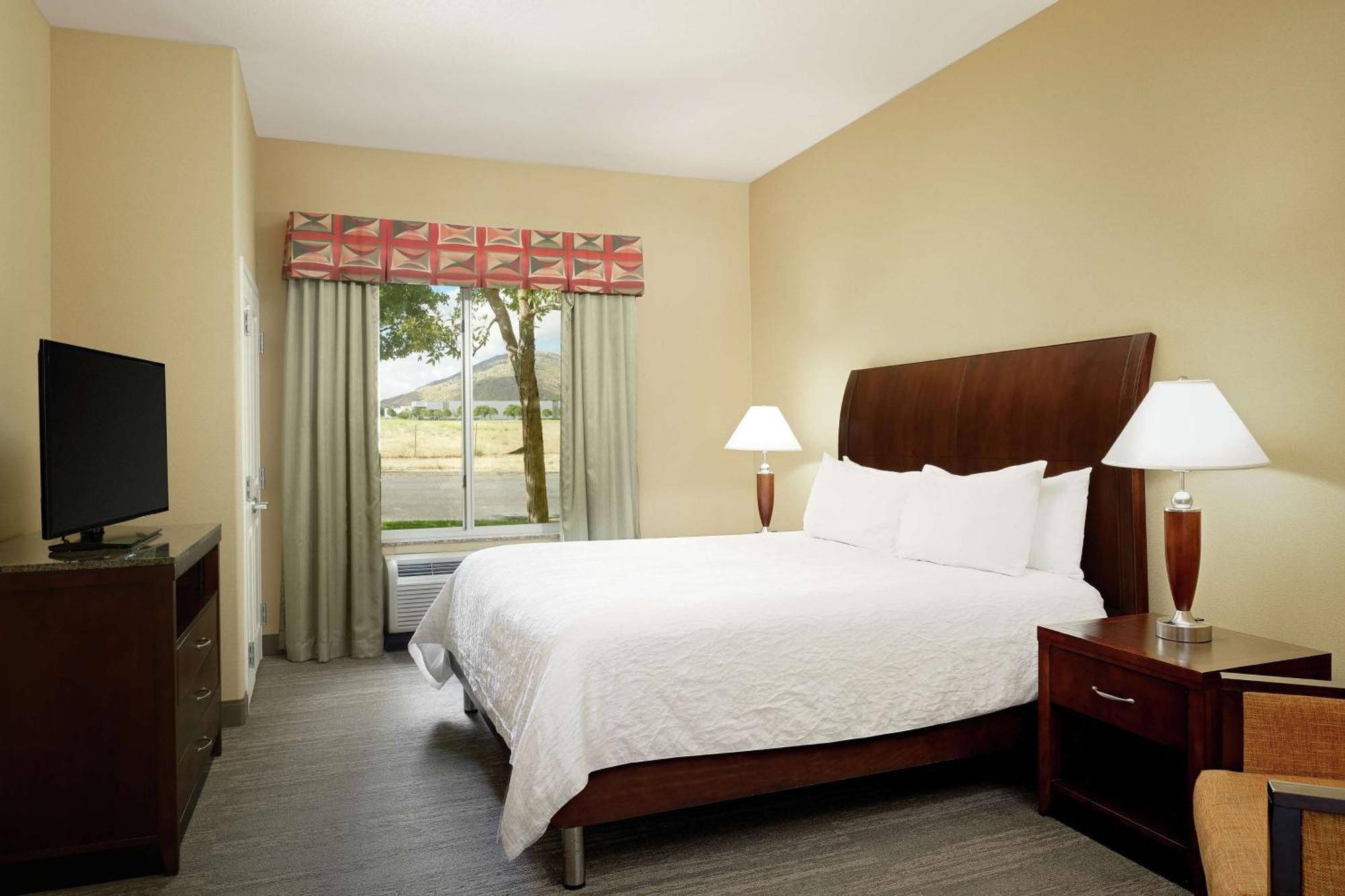 Hilton Garden Inn Fontana Luaran gambar