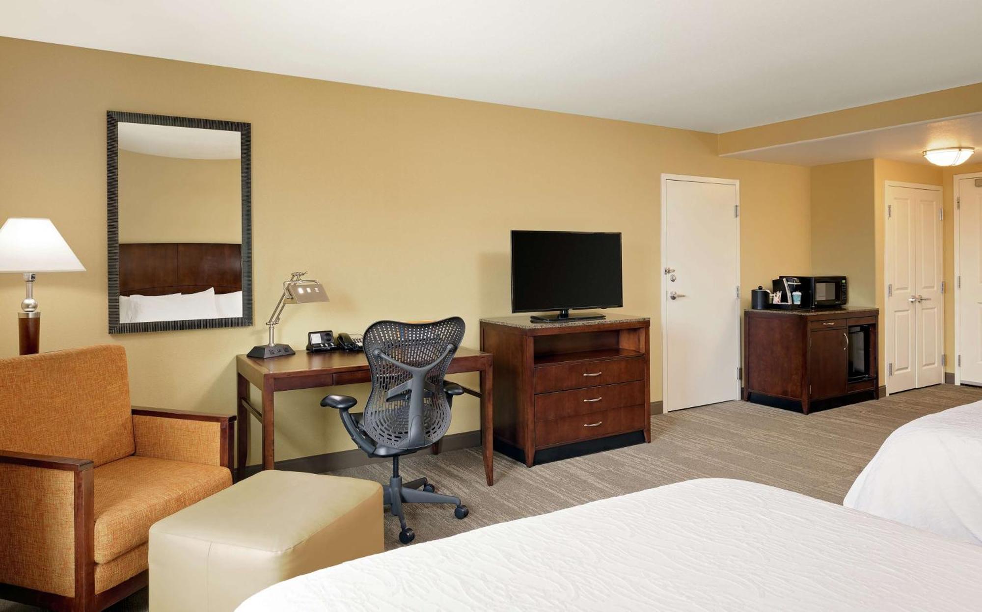 Hilton Garden Inn Fontana Luaran gambar