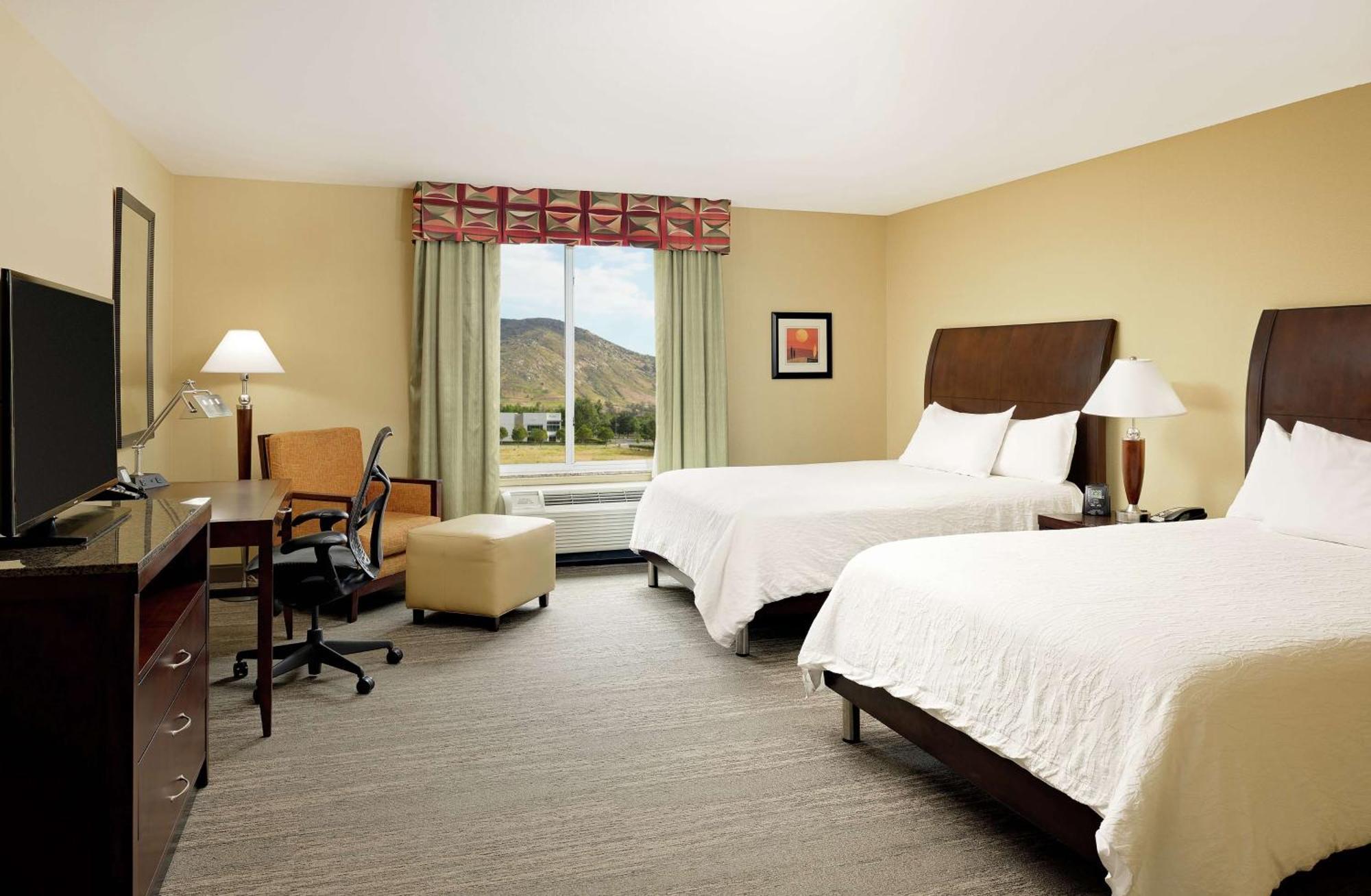 Hilton Garden Inn Fontana Luaran gambar