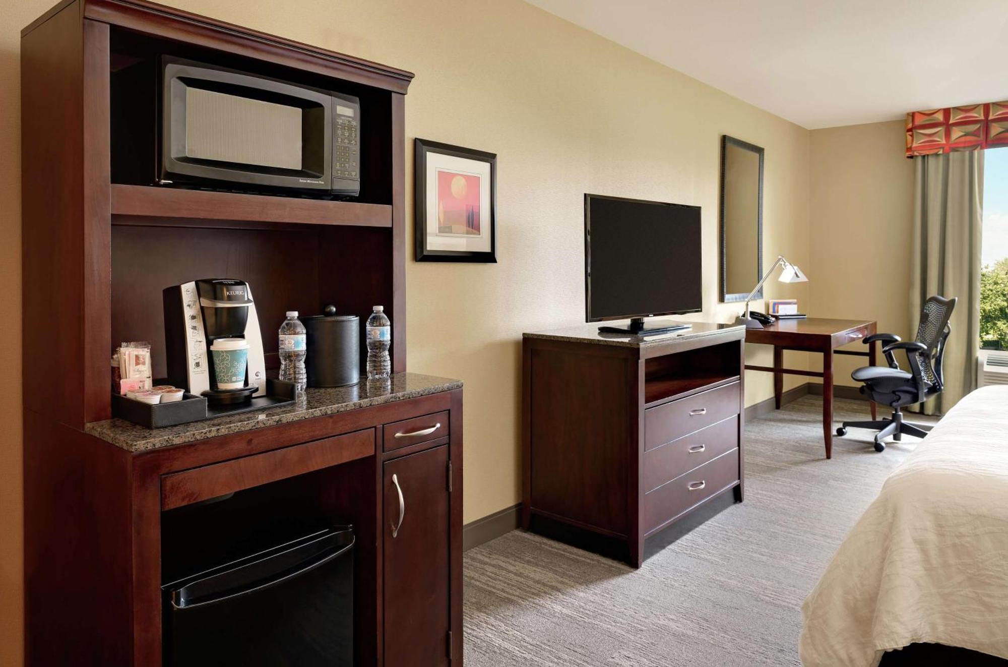 Hilton Garden Inn Fontana Luaran gambar