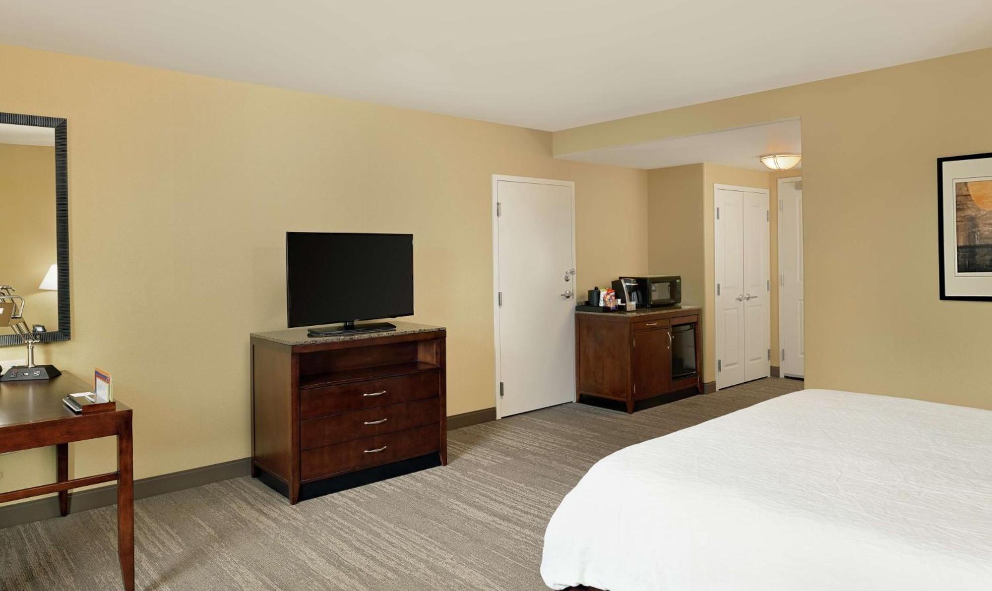 Hilton Garden Inn Fontana Luaran gambar