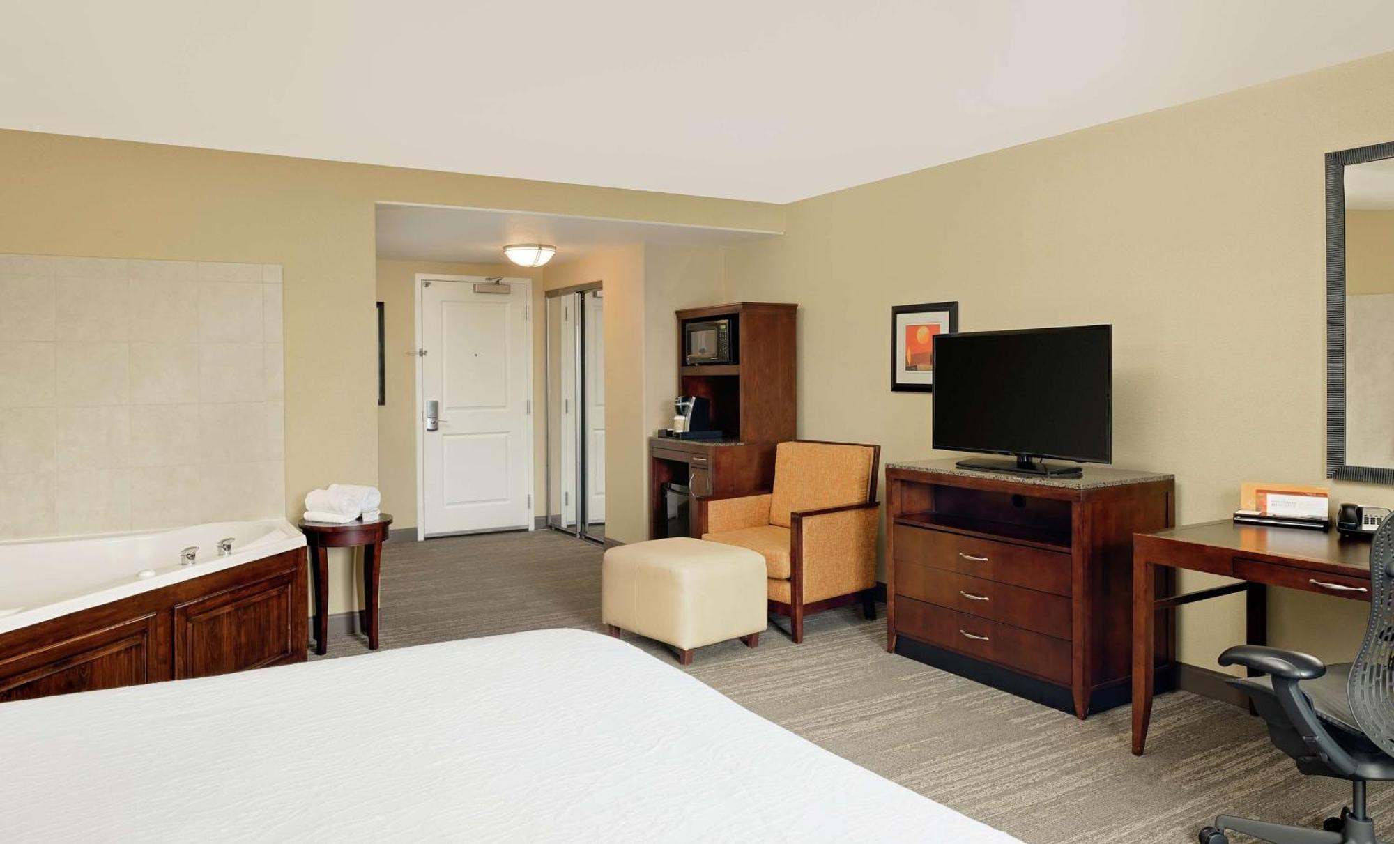 Hilton Garden Inn Fontana Luaran gambar