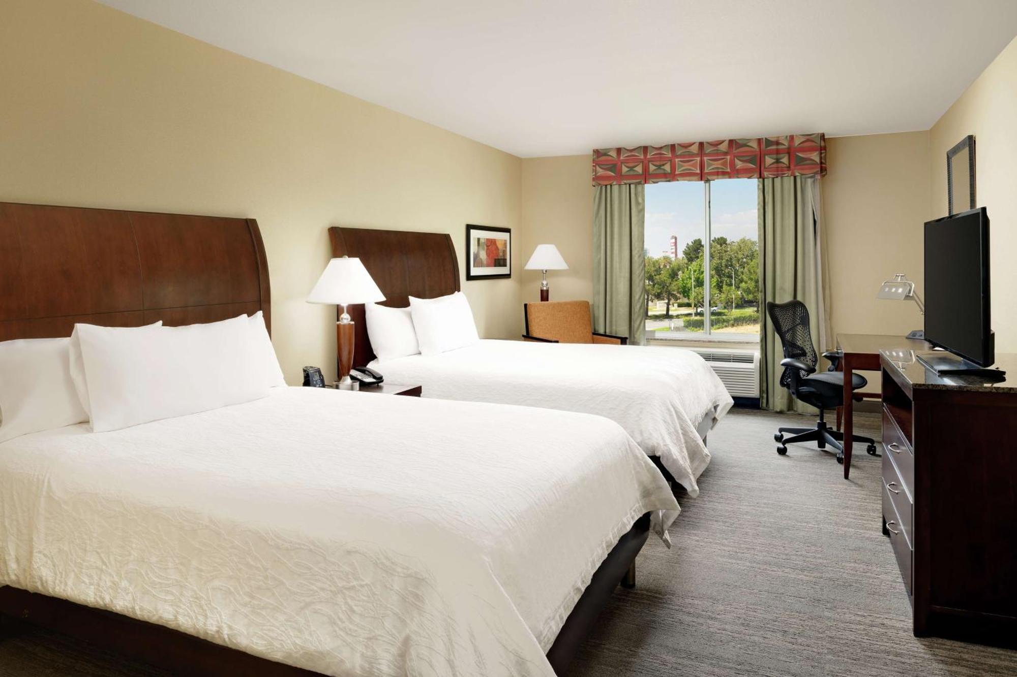 Hilton Garden Inn Fontana Luaran gambar