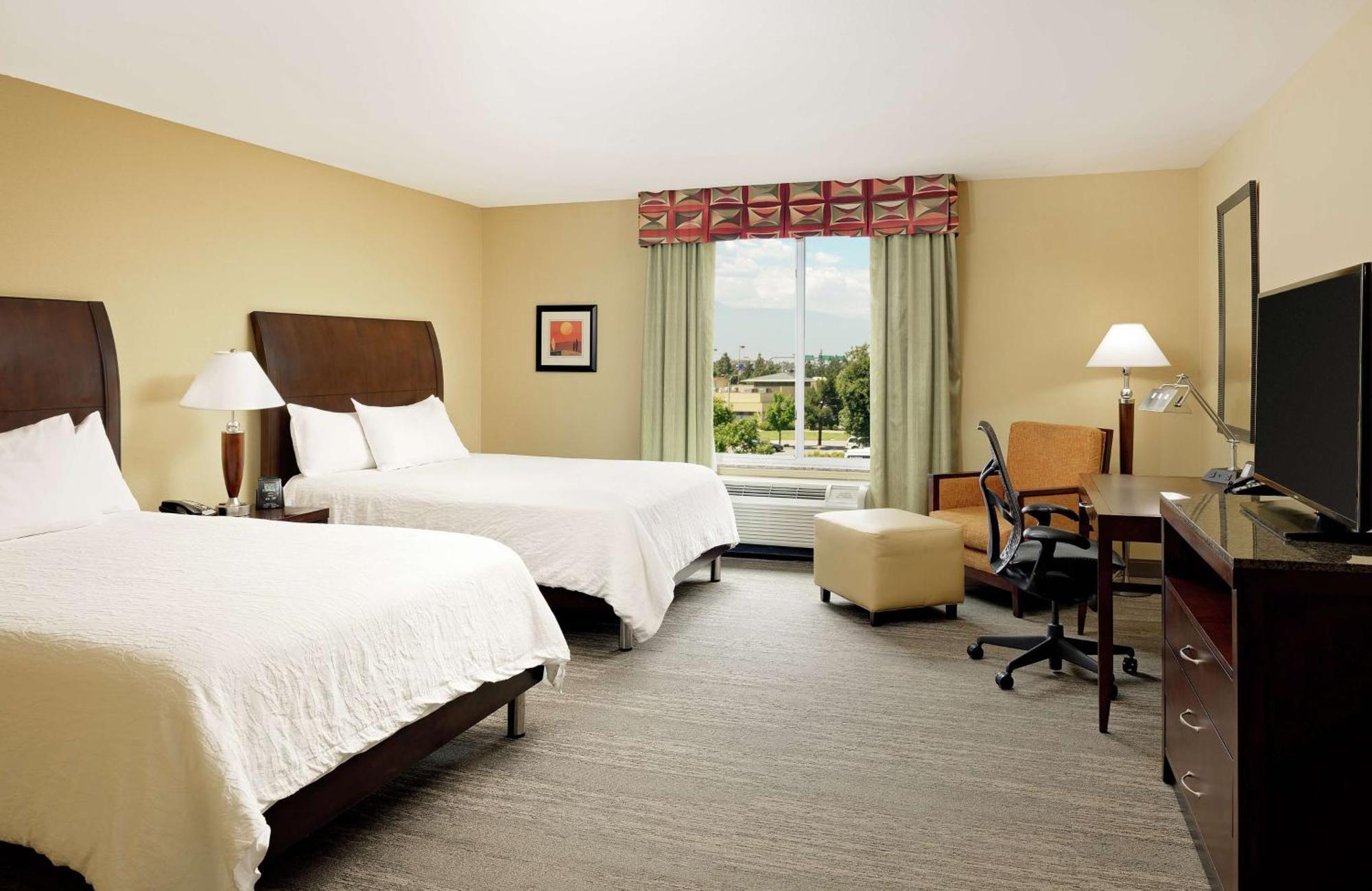 Hilton Garden Inn Fontana Luaran gambar