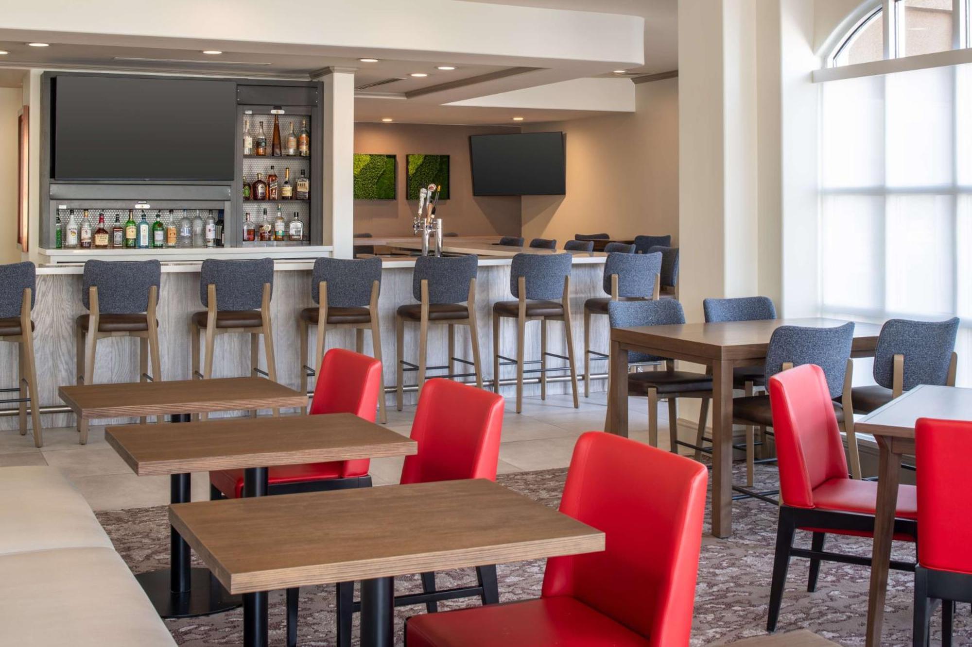 Hilton Garden Inn Fontana Luaran gambar