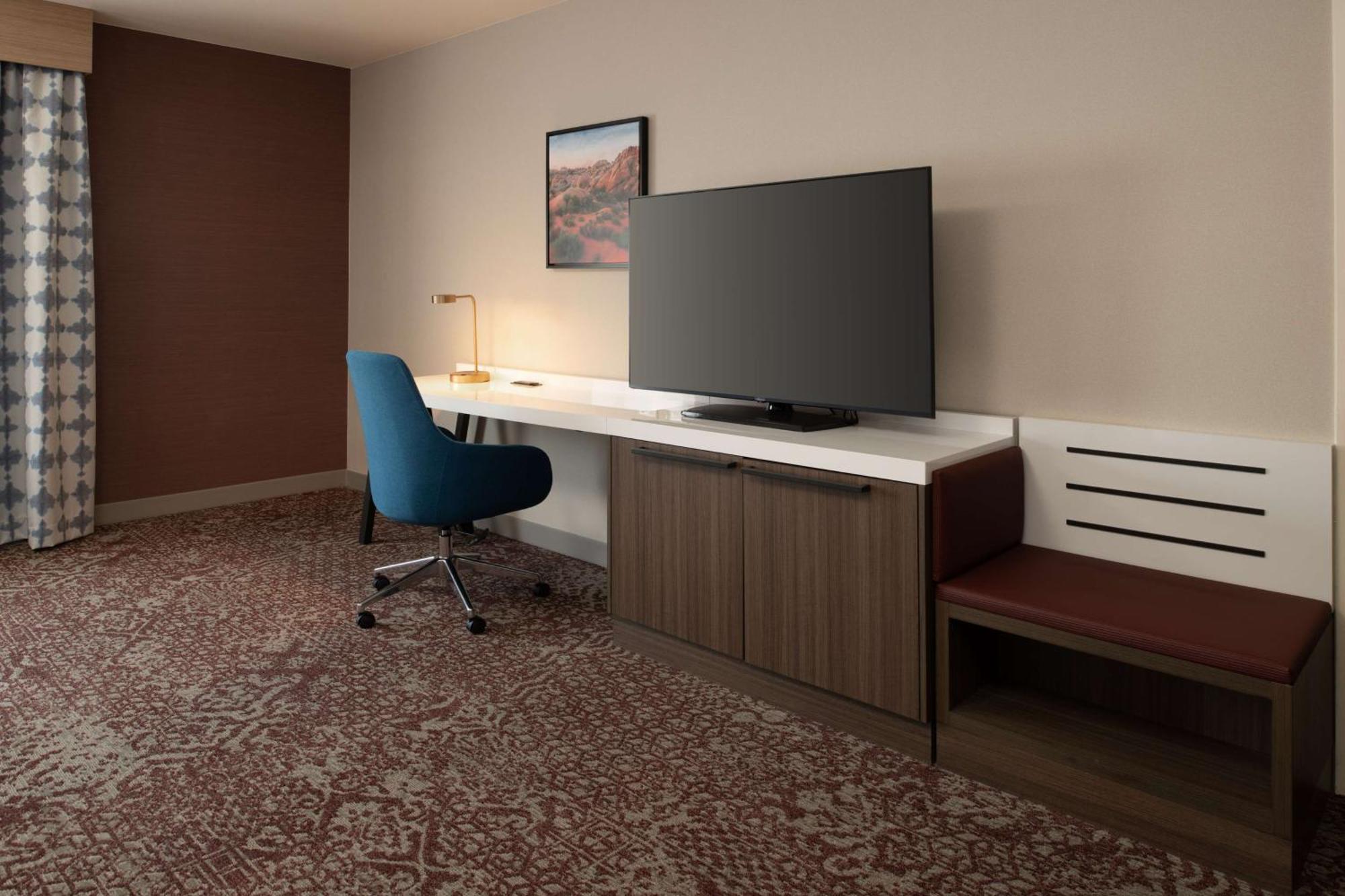Hilton Garden Inn Fontana Luaran gambar