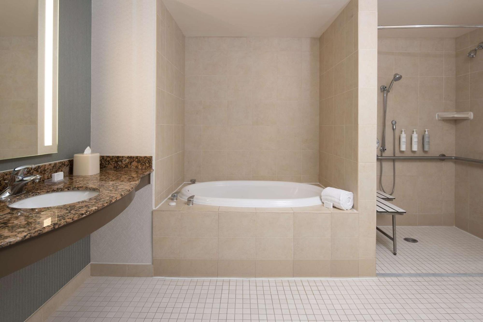 Hilton Garden Inn Fontana Luaran gambar