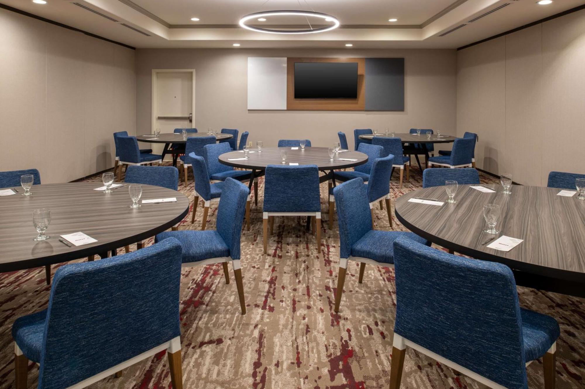 Hilton Garden Inn Fontana Luaran gambar