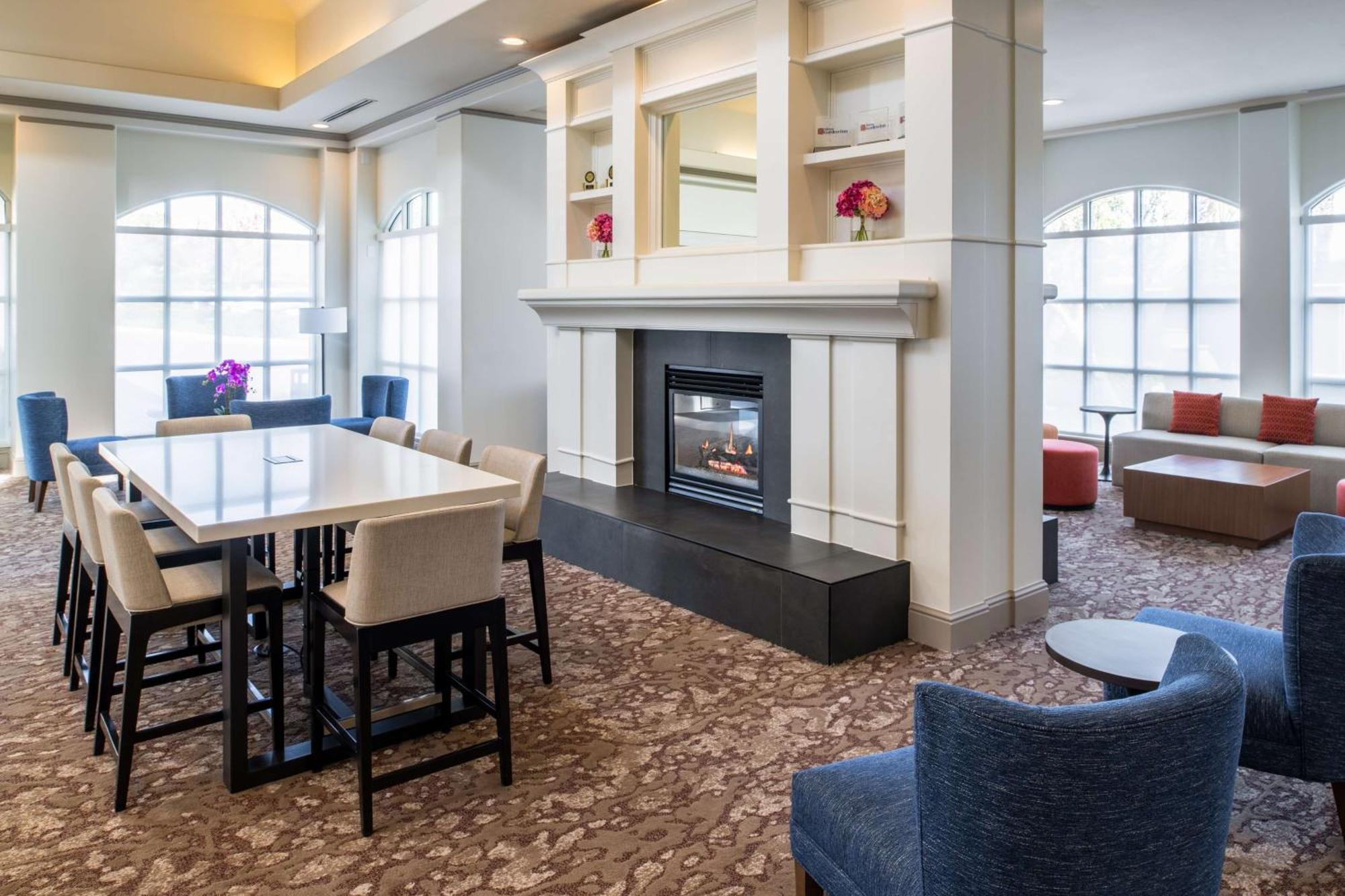 Hilton Garden Inn Fontana Luaran gambar