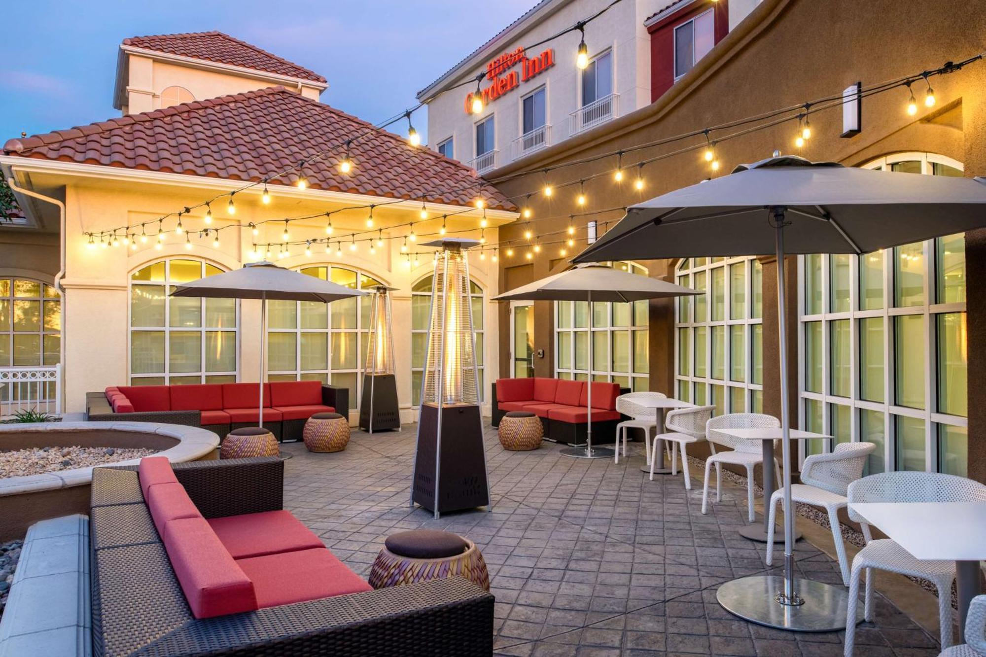 Hilton Garden Inn Fontana Luaran gambar