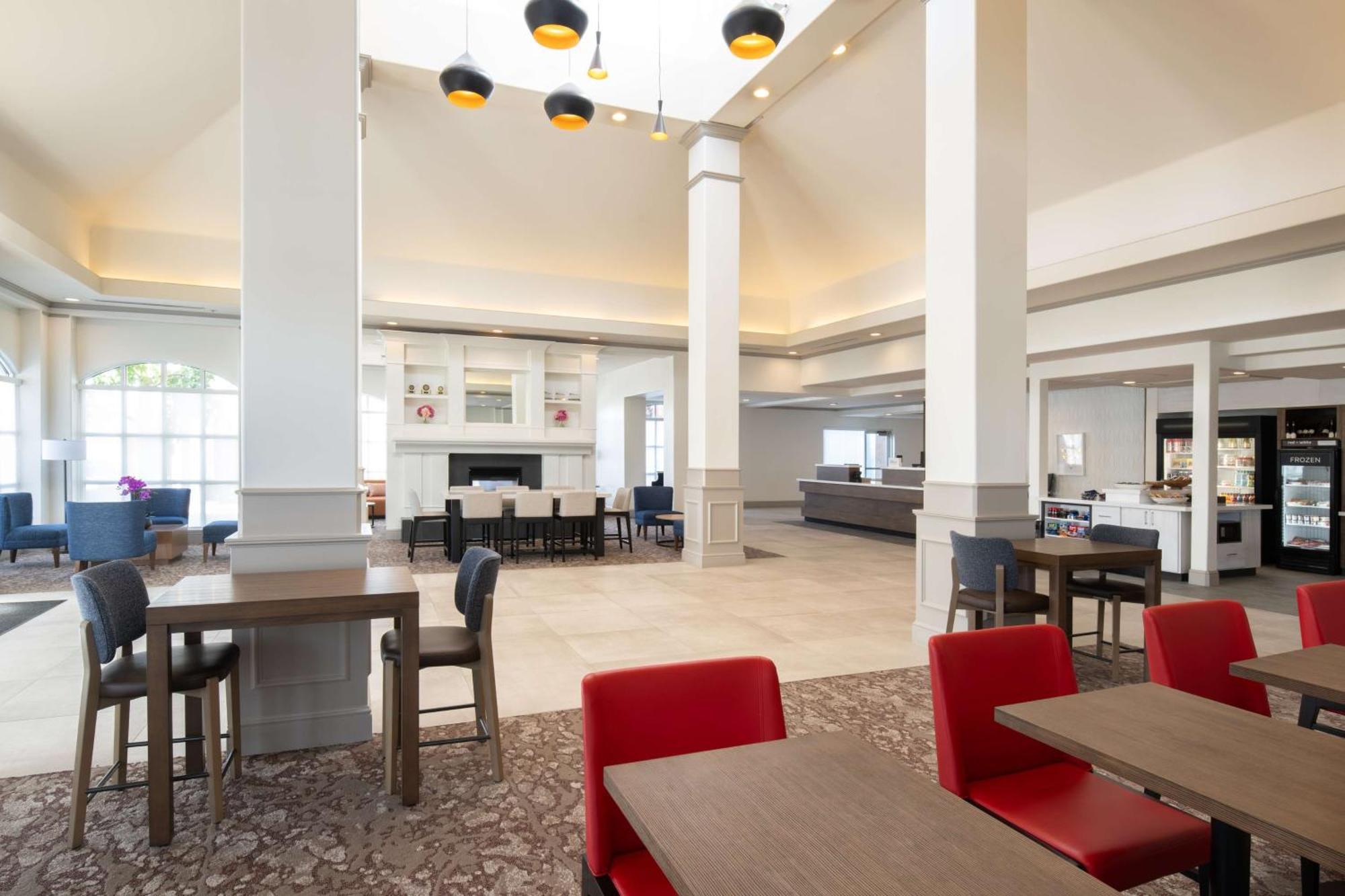 Hilton Garden Inn Fontana Luaran gambar