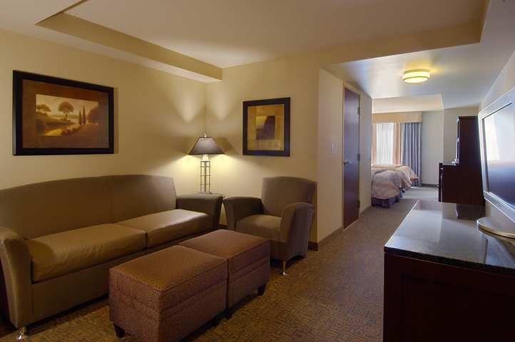Hilton Garden Inn Fontana Luaran gambar