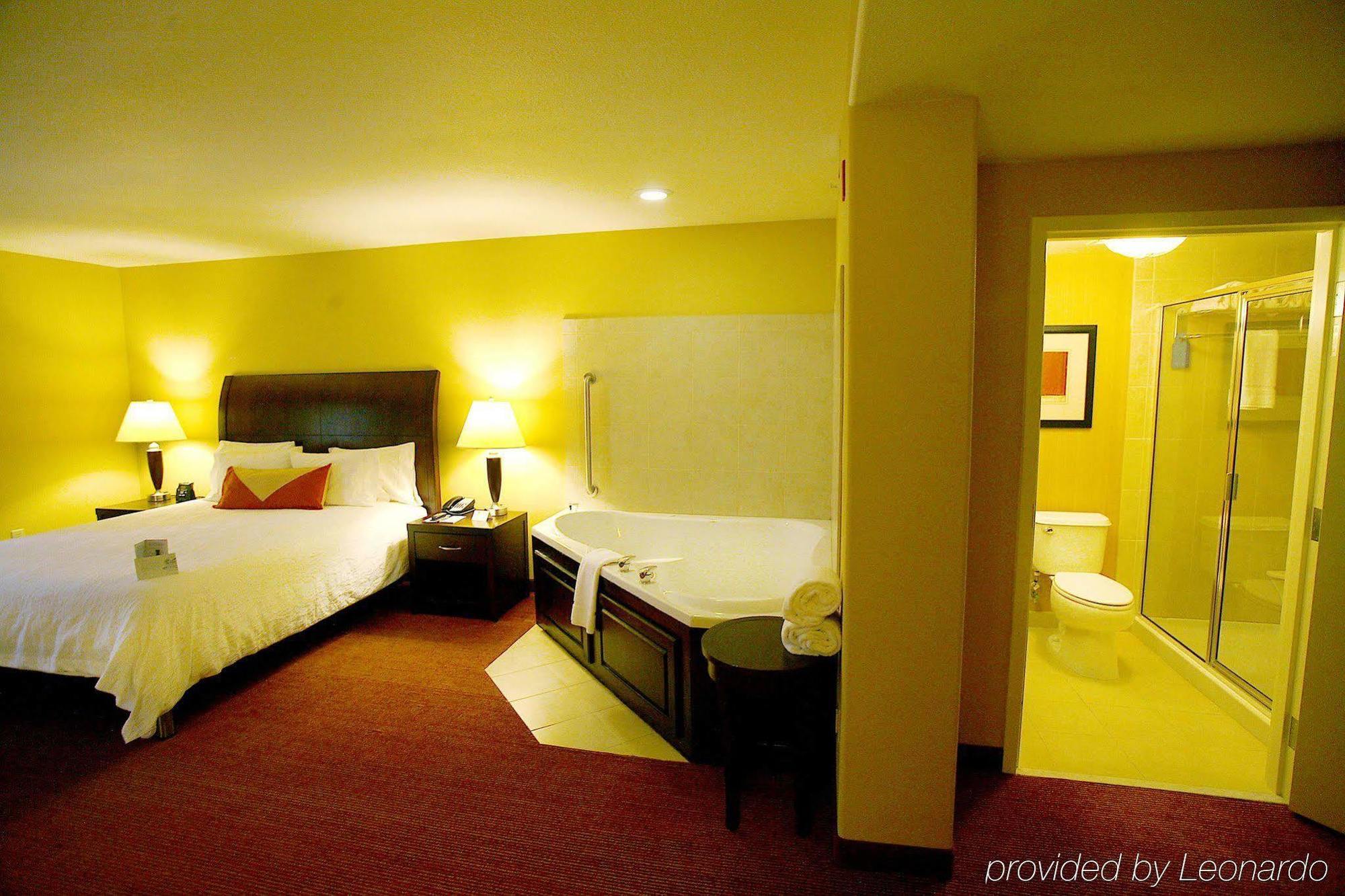 Hilton Garden Inn Fontana Bilik gambar
